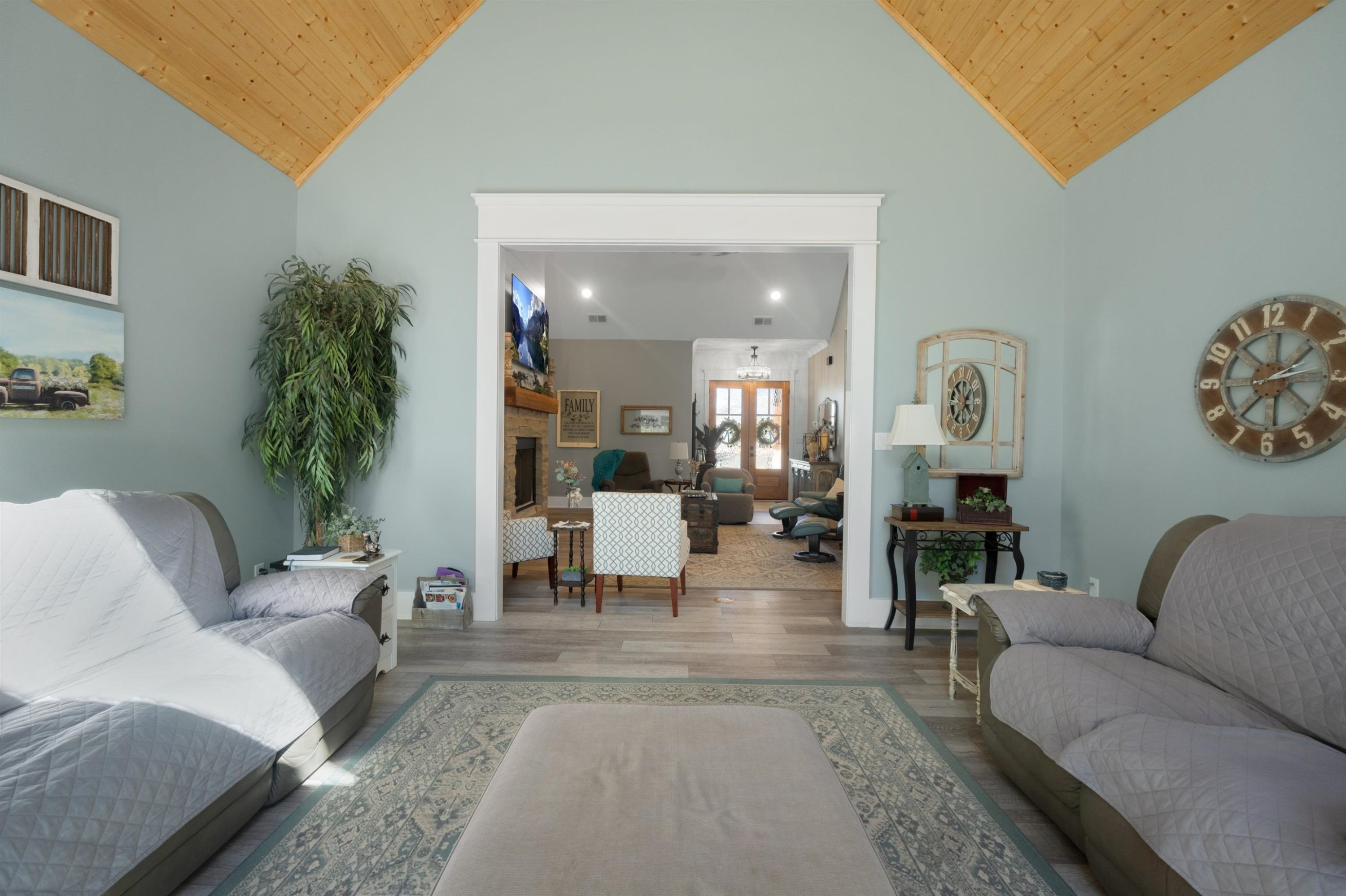 491 Cooper Anderson Road Jackson, TN 38305 - Photo 14 of 30 a living room with furniture and a potted plant