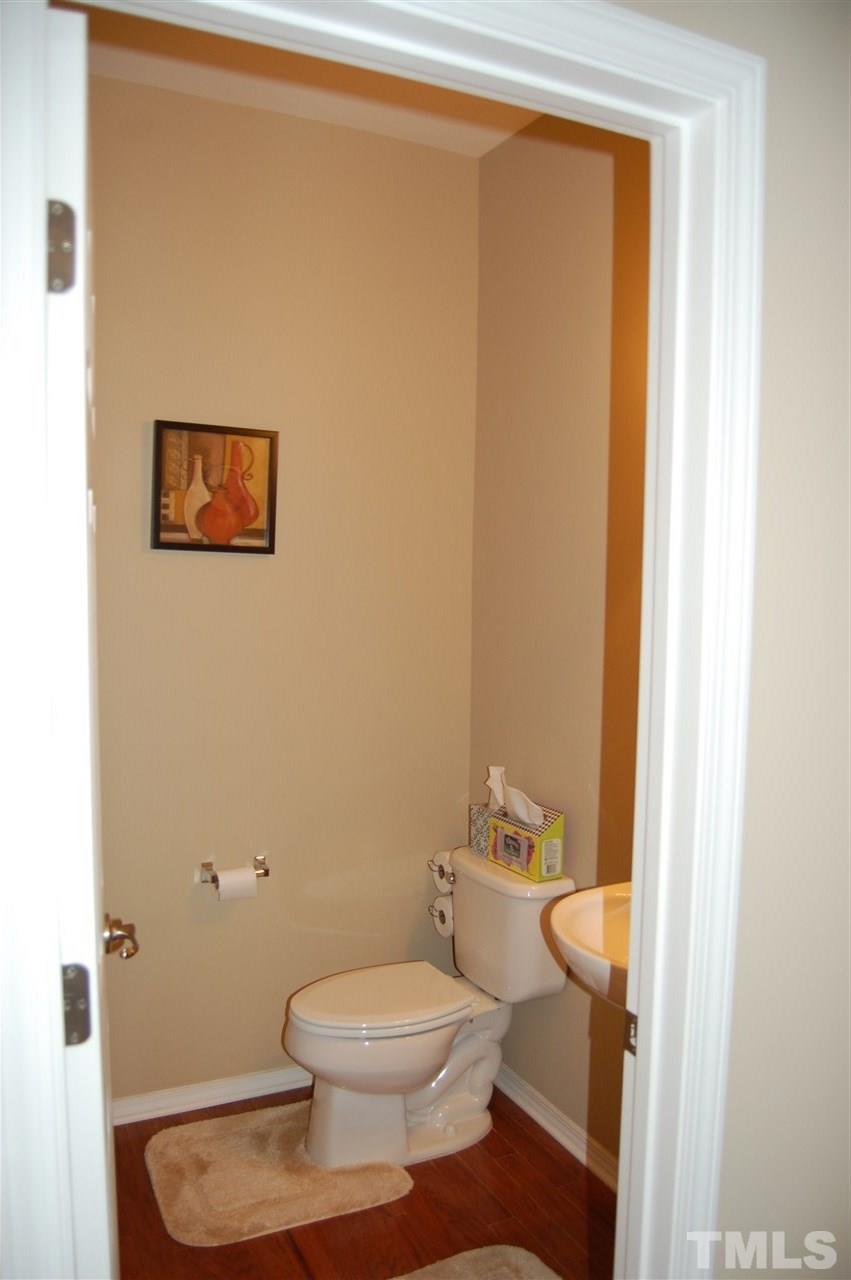 313 Riversville Court Cary, NC 27519 - Photo 9 of 25 Power room is located off the foyer for easy access to main living areas.