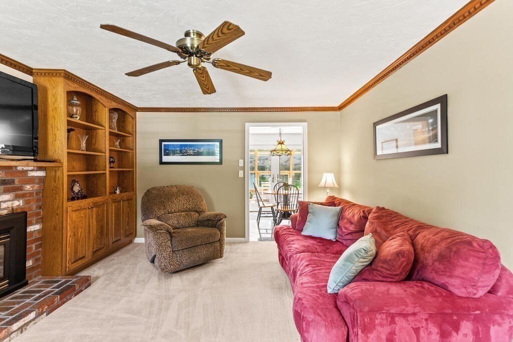 136 Dalton Road Holliston, MA 01746 - Photo 8 of 36 Gallery Image 8