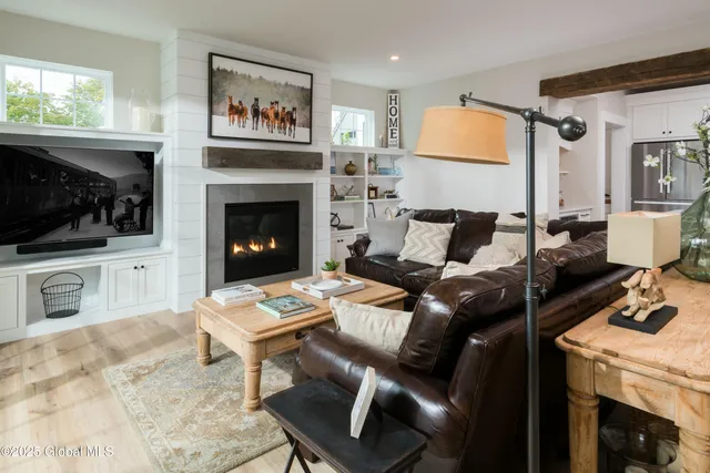 $1,424,750 | 1 Pickett Lane, Rexford, NY 12148