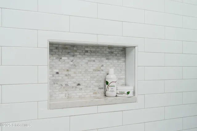 $1,424,750 | 1 Pickett Lane, Rexford, NY 12148