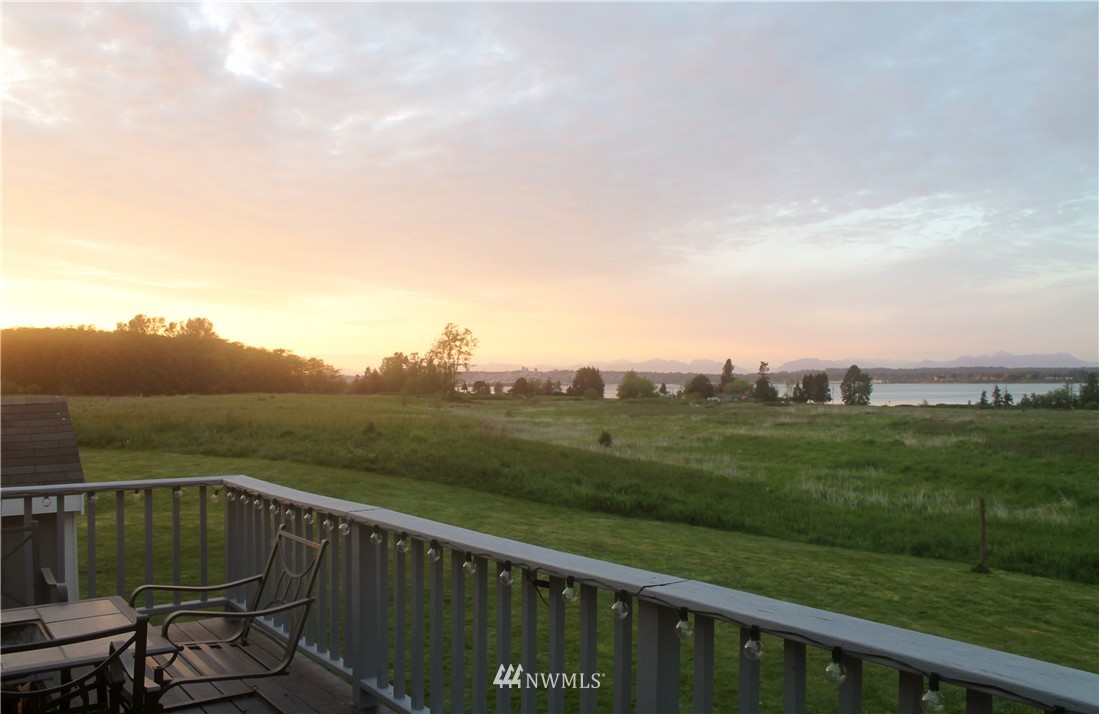 8585 Harborview Road, Unit 6 Blaine, WA 98230 - Photo 4 of 17 Gallery Image 4