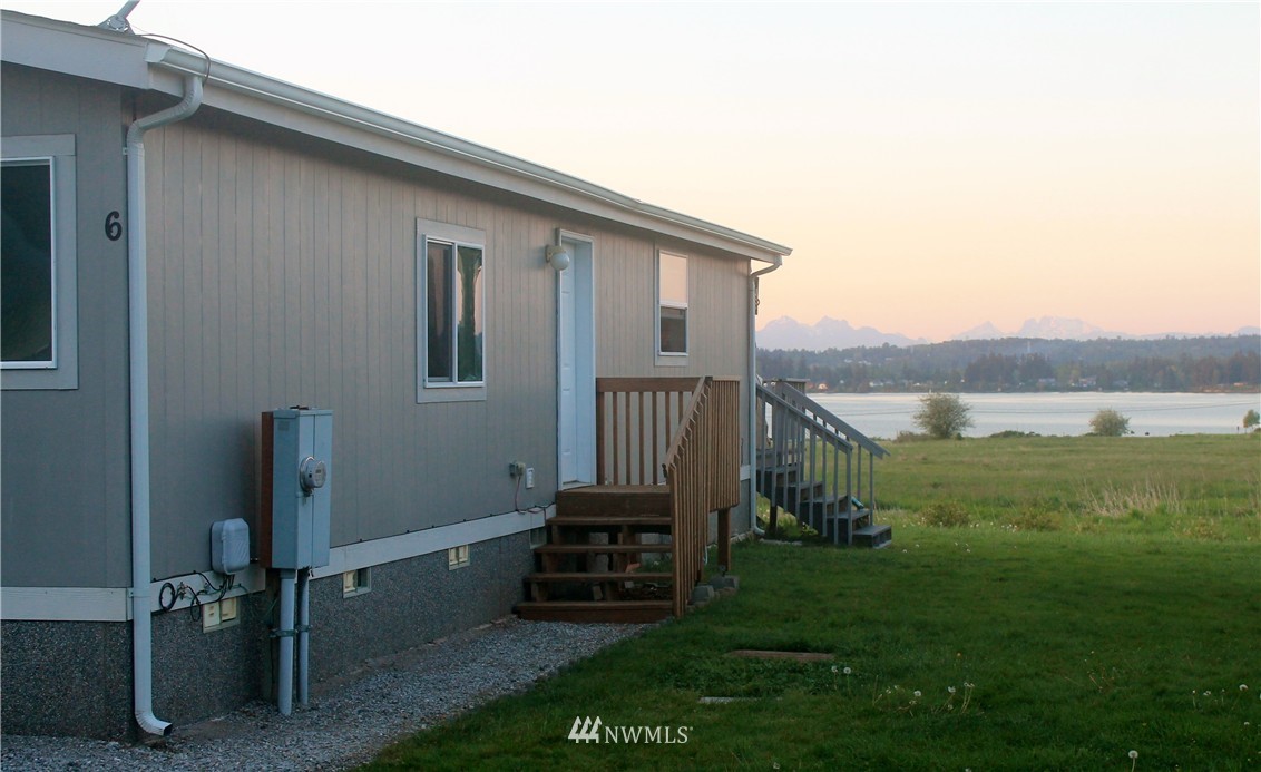 8585 Harborview Road, Unit 6 Blaine, WA 98230 - Photo 5 of 17 Gallery Image 5