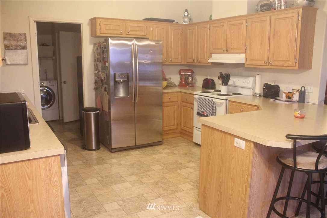 8585 Harborview Road, Unit 6 Blaine, WA 98230 - Photo 8 of 17 Gallery Image 8