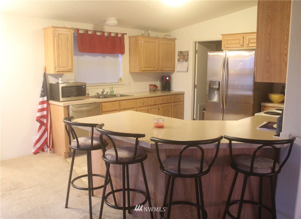 8585 Harborview Road, Unit 6 Blaine, WA 98230 - Photo 9 of 17 Gallery Image 9