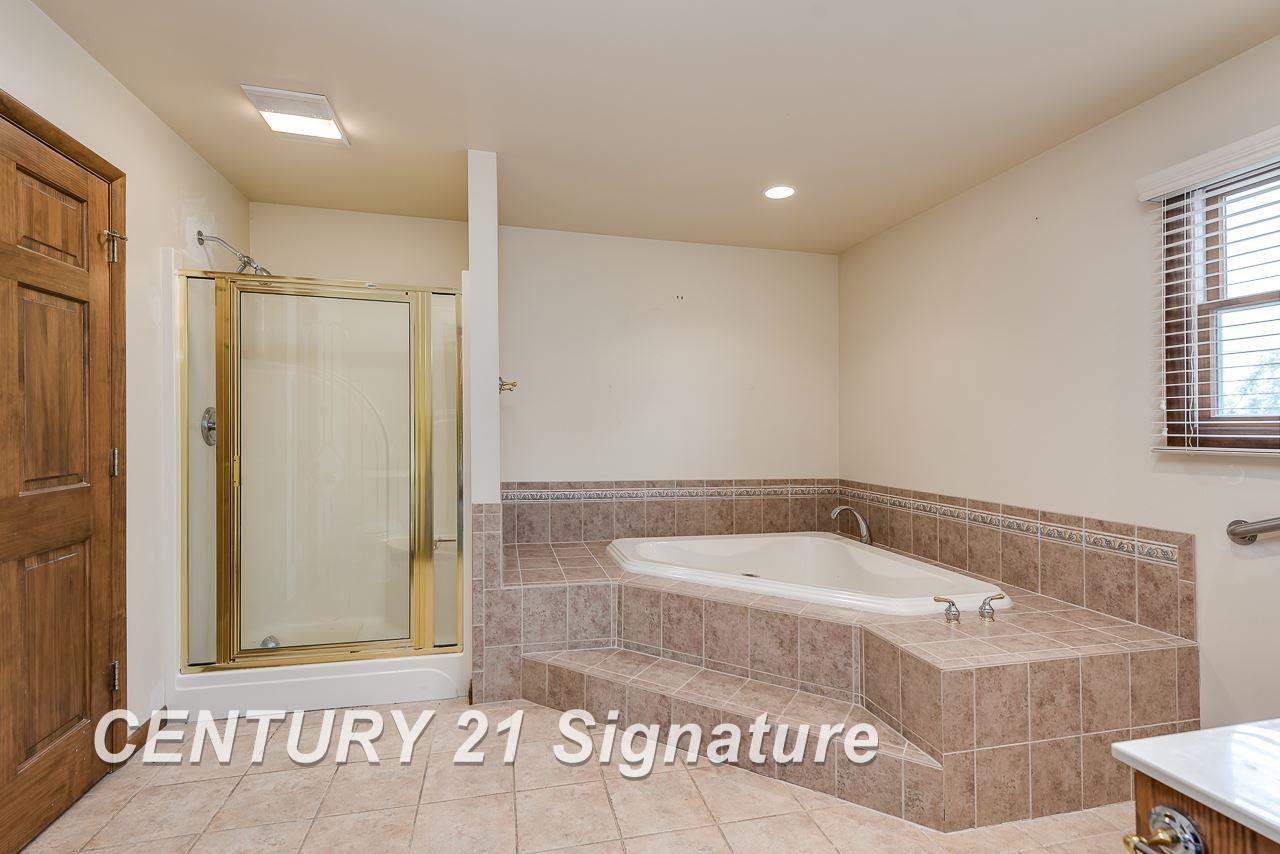 9045 Pierce Road Freeland, MI 48623 - Photo 4 of 30