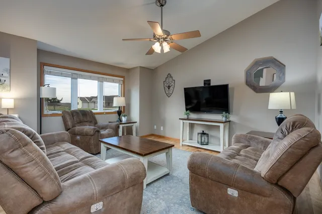 $510,000 | W2718 Fonda Lane, Belleville, WI 53508