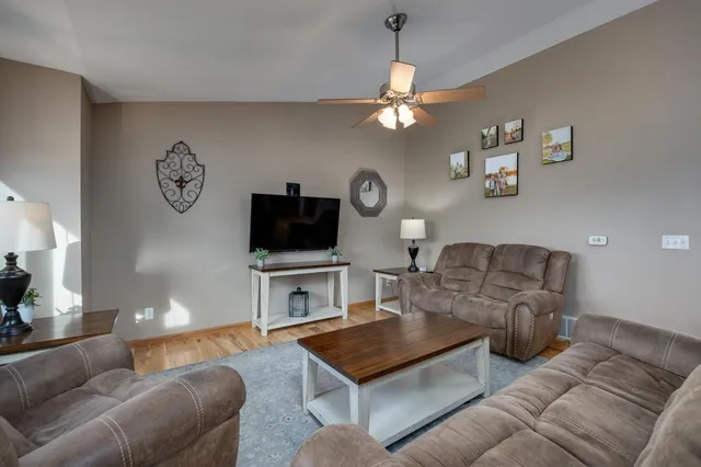 $510,000 | W2718 Fonda Lane, Belleville, WI 53508