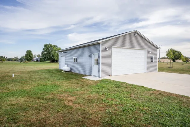 $510,000 | W2718 Fonda Lane, Belleville, WI 53508