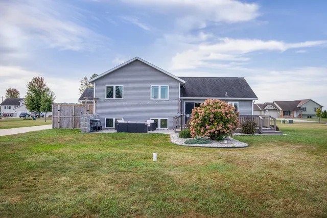 $510,000 | W2718 Fonda Lane, Belleville, WI 53508