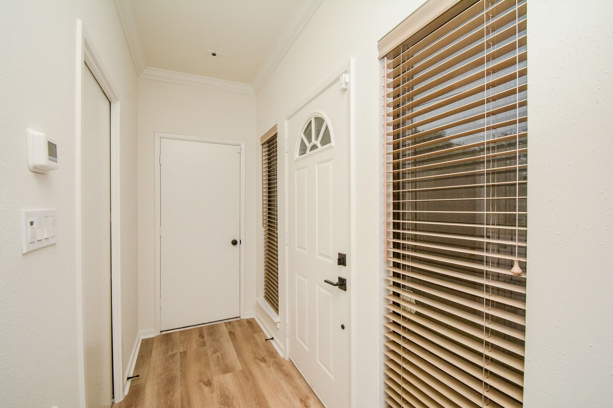 820 Harold Street Houston, TX 77006 - Photo 4 of 33 A clean, bright entry foyer with fresh LVP flooring and crown molding leads you right into the heart of the home.