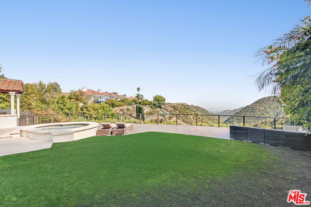 12608 Promontory Road Los Angeles, CA 90049 - Photo 24 of 59