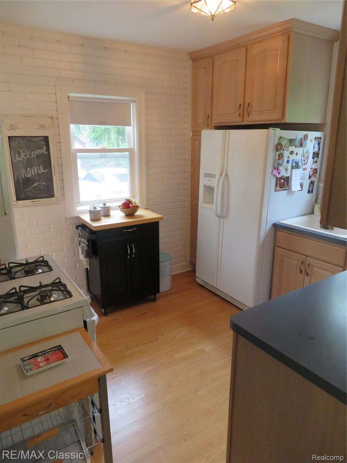 160 Riviera Terrace Waterford, MI 48328 - Photo 11 of 49 IMG_3001.JPG