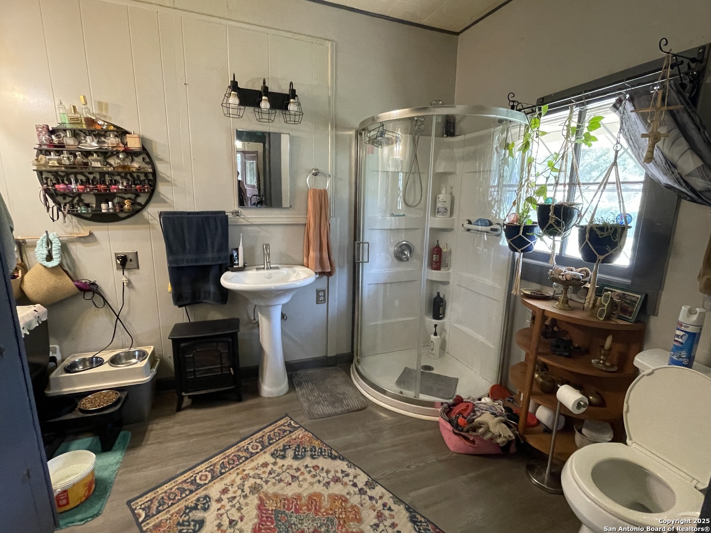 601 Berlin Street Castroville, TX 78009 - Photo 9 of 17 a bathroom with a sink toilet and shower