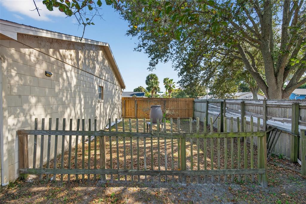 5438 Snowflake Court Orlando, FL 32839 - Photo 12 of 38 a view of a wrought iron fences