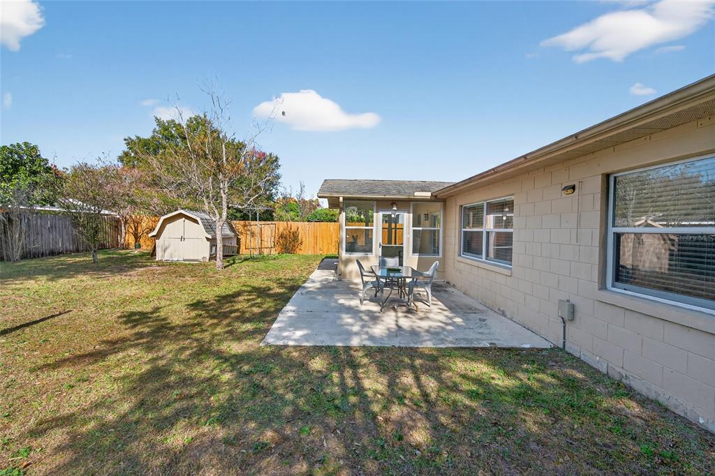 5438 Snowflake Court Orlando, FL 32839 - Photo 6 of 38 a front view of a house with garden