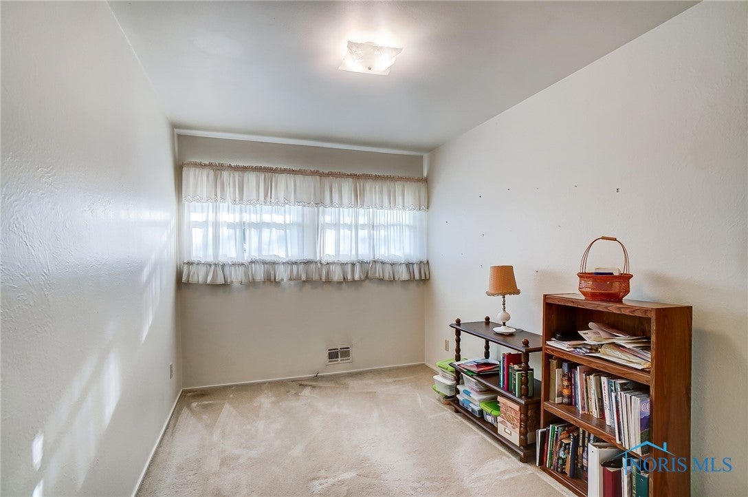 4702 Elmhurst Road Toledo, OH 43613 - Photo 22 of 29 Gallery Image 22