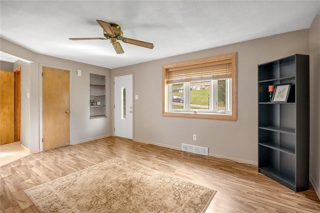 83 Bellview Circle McKees Rocks, PA 15136 - Photo 2 of 14 Gallery Image 2