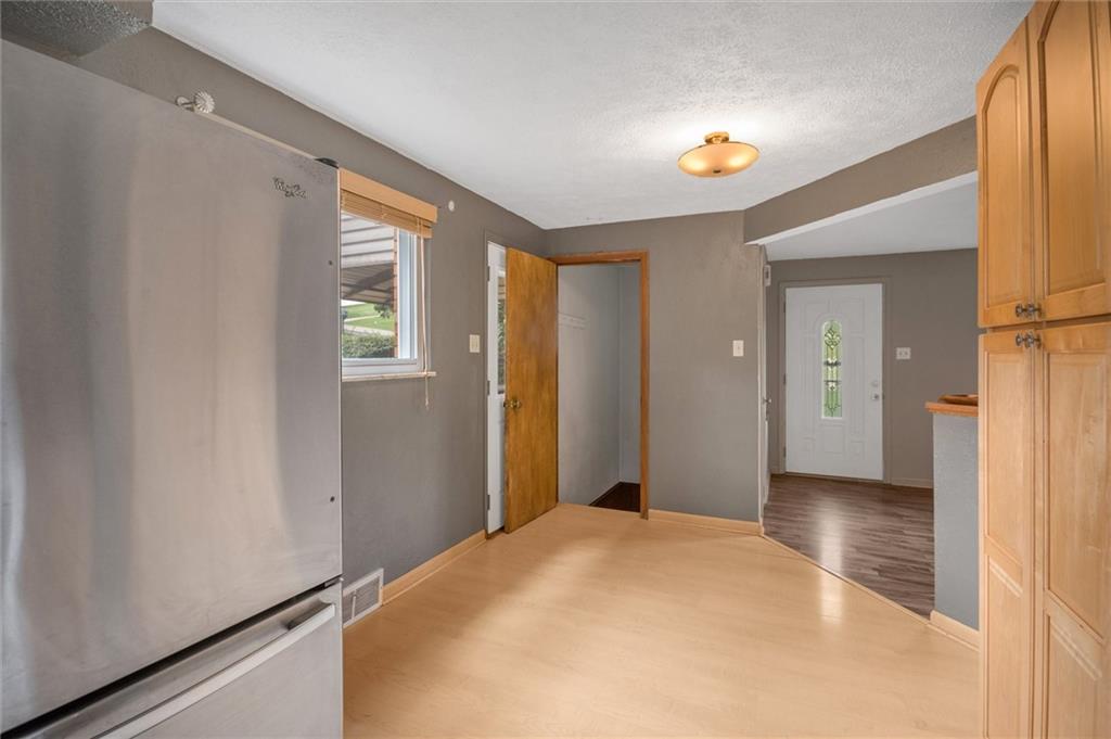 83 Bellview Circle McKees Rocks, PA 15136 - Photo 5 of 14 Gallery Image 5