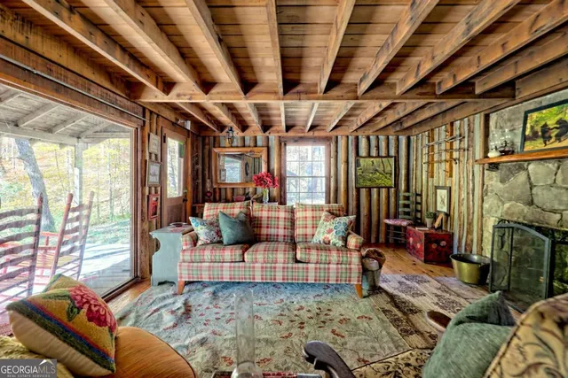 a view of a yard with a tree