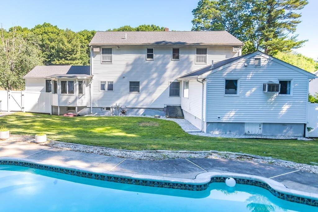 8 East Huckleberry Road Lynnfield, MA 01940 - Photo 1 of 40 Gallery Image 1