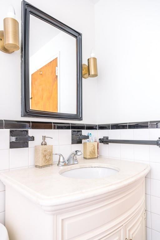 8 East Huckleberry Road Lynnfield, MA 01940 - Photo 13 of 40 Gallery Image 13