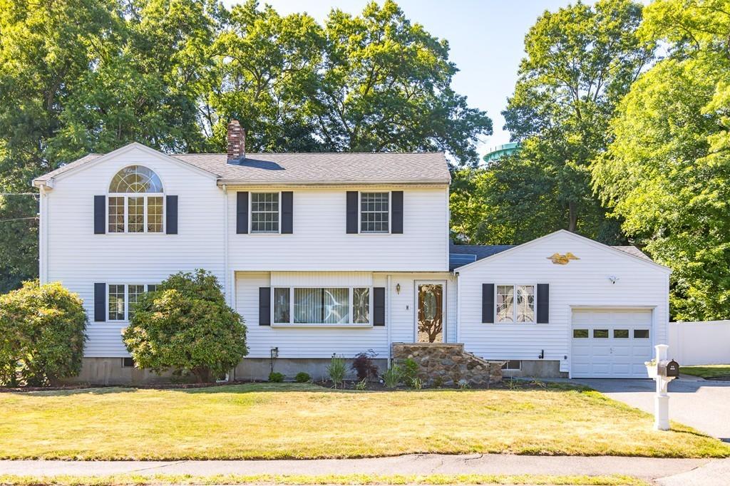 8 East Huckleberry Road Lynnfield, MA 01940 - Photo 2 of 40 Gallery Image 2