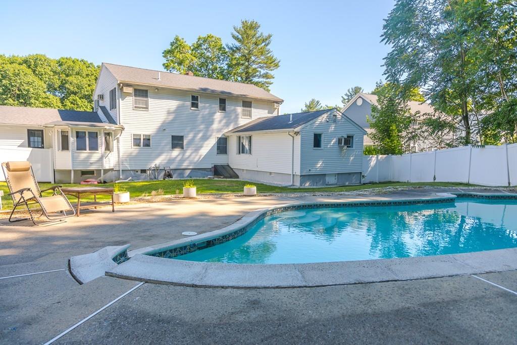 8 East Huckleberry Road Lynnfield, MA 01940 - Photo 37 of 40 Gallery Image 37