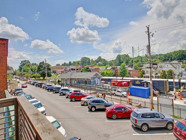 $925,000 | 685 East Main Street, Blue Ridge, GA 30513