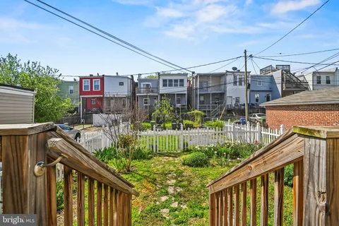 $409,999 | 815 Brooks Lane, Baltimore, MD 21217