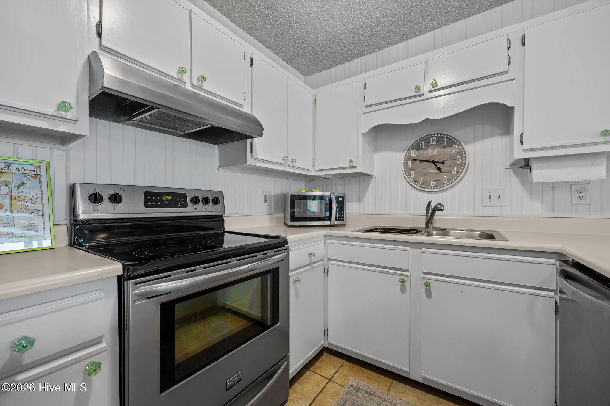 9201 Coast Guard Road, Unit 107 Emerald Isle, NC 28594 - Photo 14 of 49 36-web-or-mls-IMG_7967