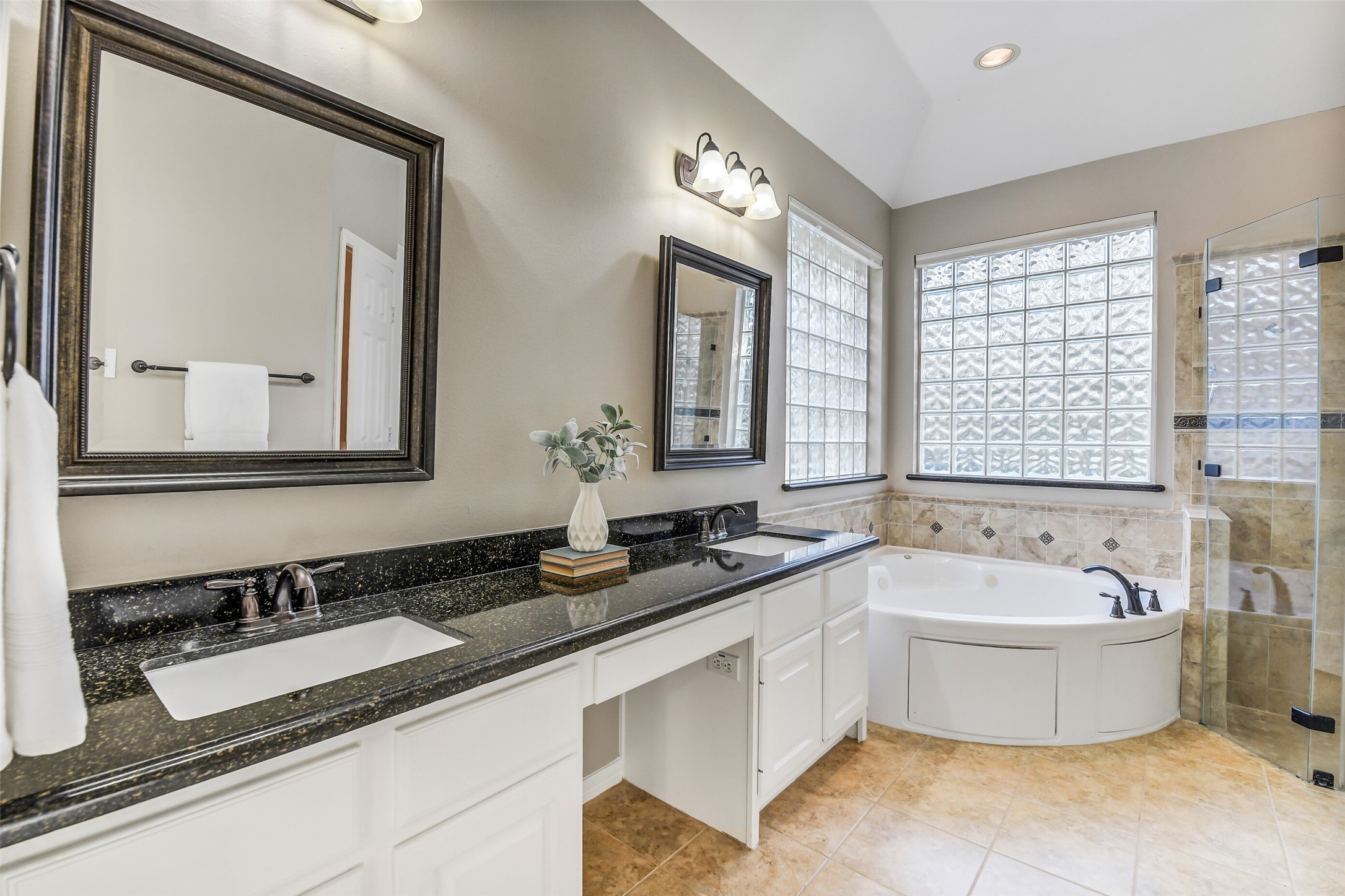 62 North Goldenvine Circle Spring, TX 77382 - Photo 20 of 38