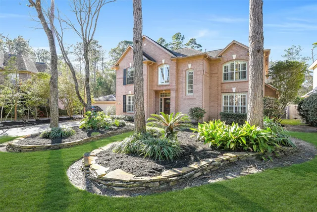 $750,000 | 62 North Goldenvine Circle, Spring, TX 77382