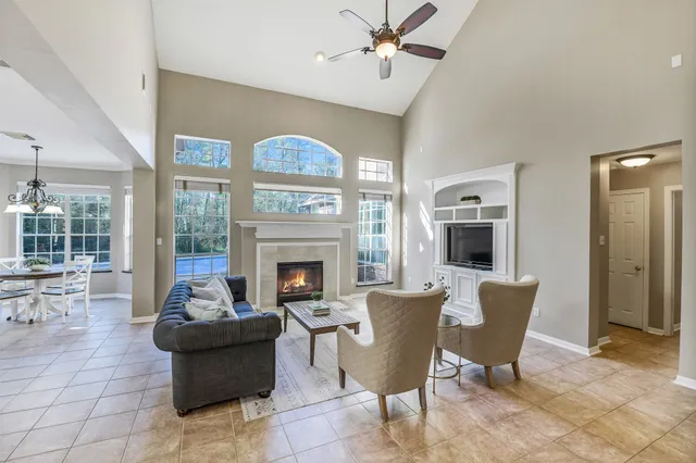 $750,000 | 62 North Goldenvine Circle, Spring, TX 77382