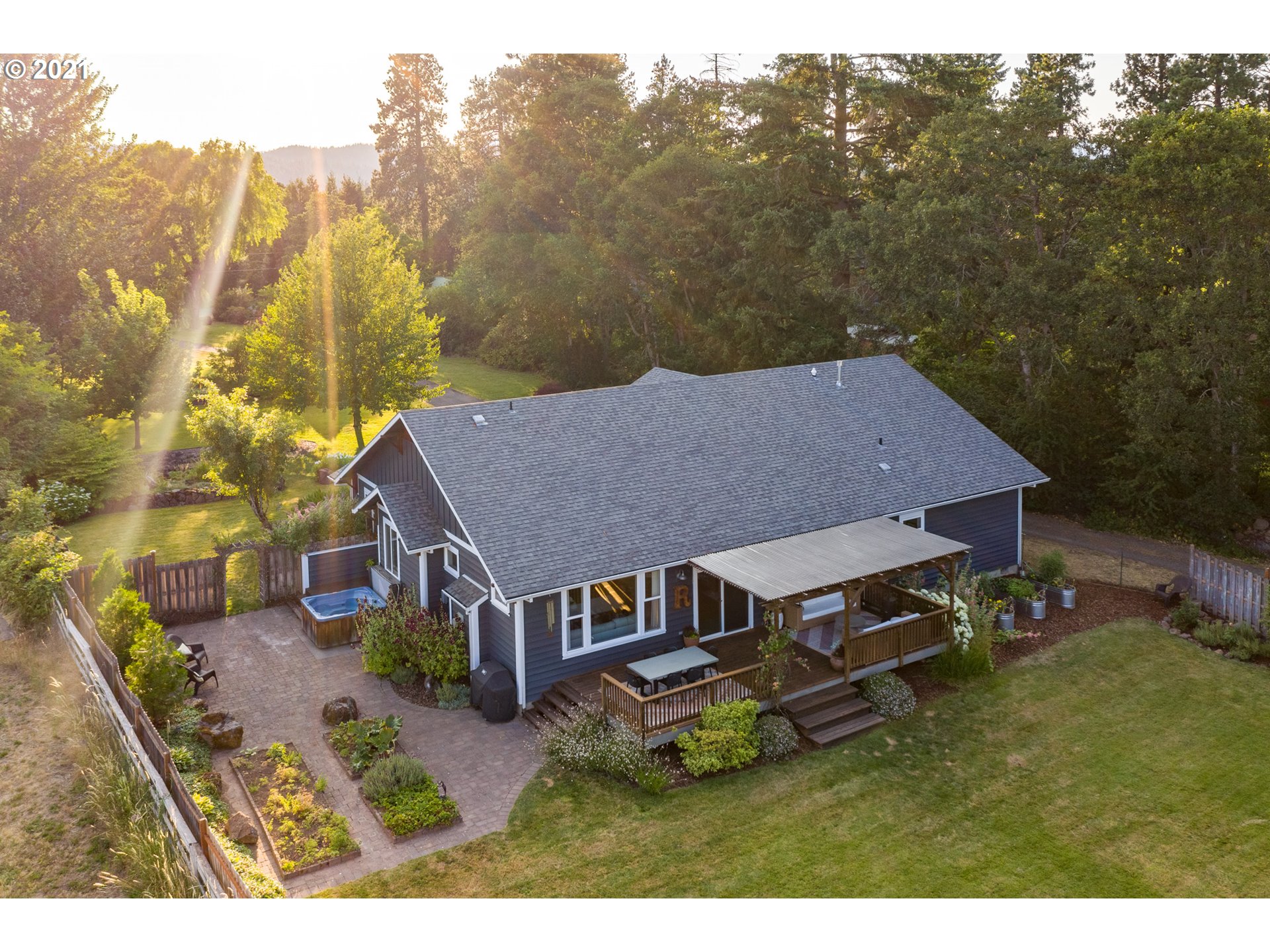 1157 Methodist Road Hood River, OR 97031 - Photo 2 of 32 Gallery Image 2