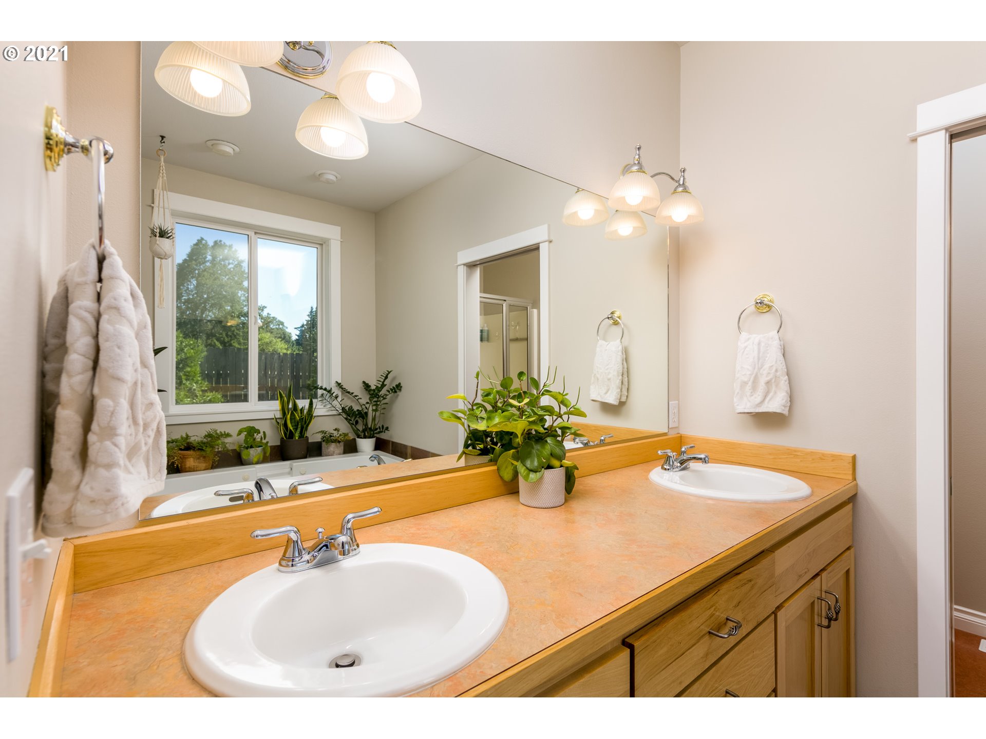 1157 Methodist Road Hood River, OR 97031 - Photo 11 of 32 Gallery Image 11