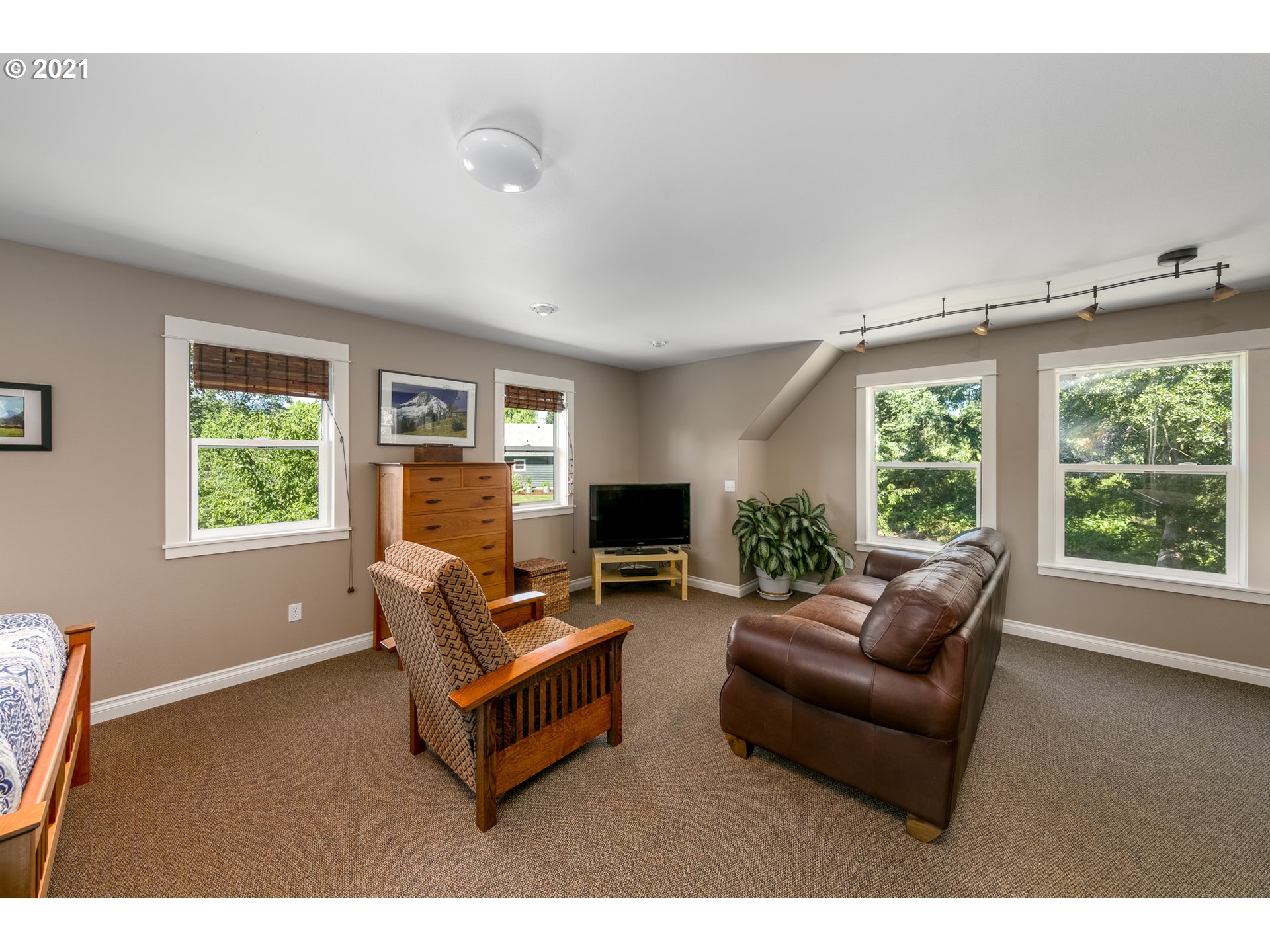 1157 Methodist Road Hood River, OR 97031 - Photo 25 of 32 Gallery Image 25