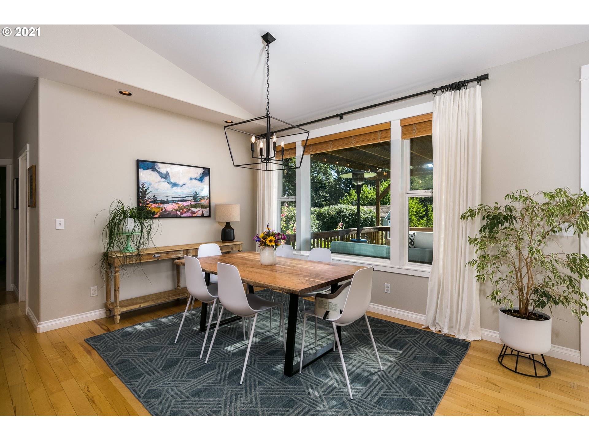 1157 Methodist Road Hood River, OR 97031 - Photo 5 of 32 Gallery Image 5