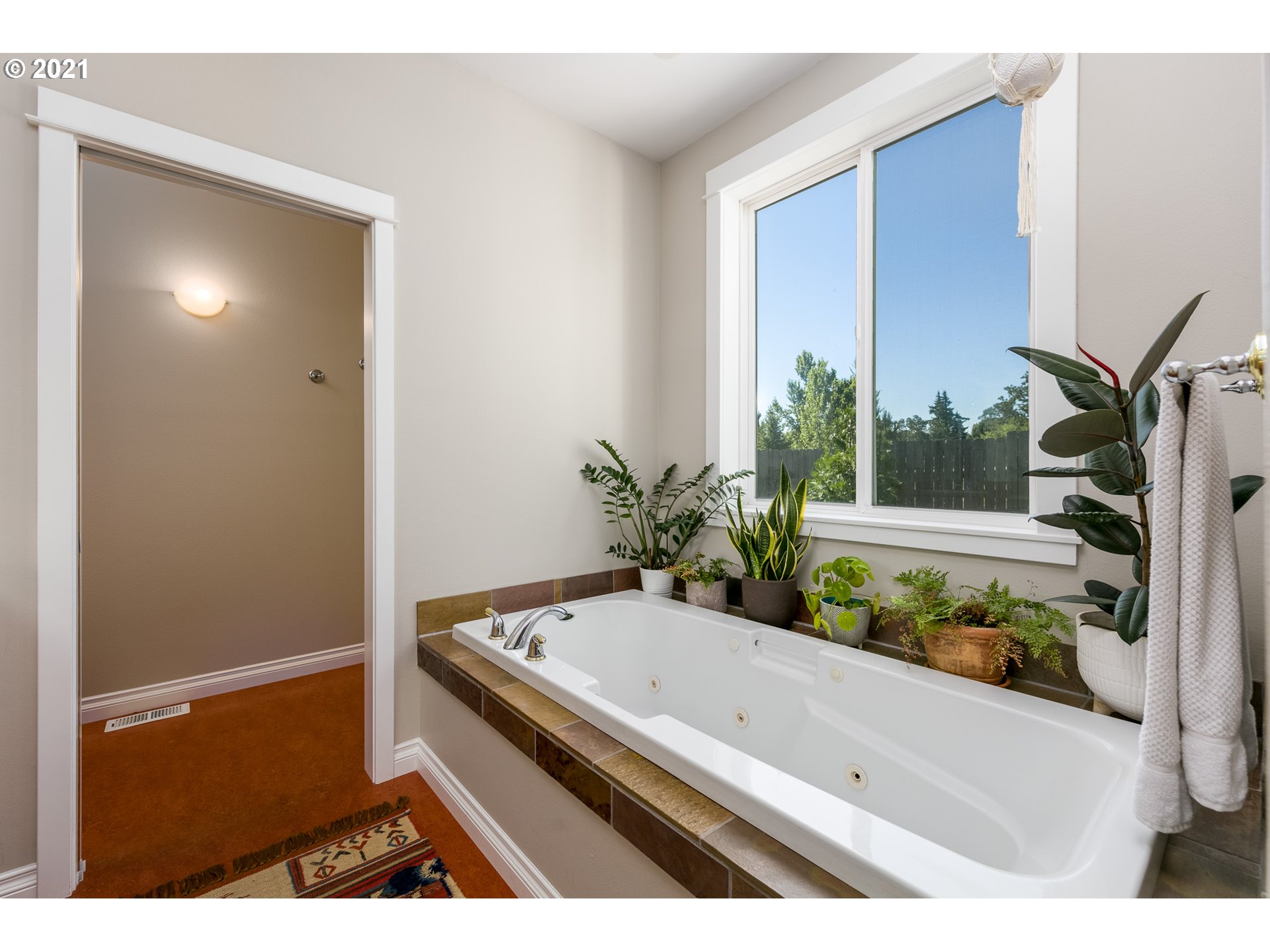 1157 Methodist Road Hood River, OR 97031 - Photo 10 of 32 Gallery Image 10