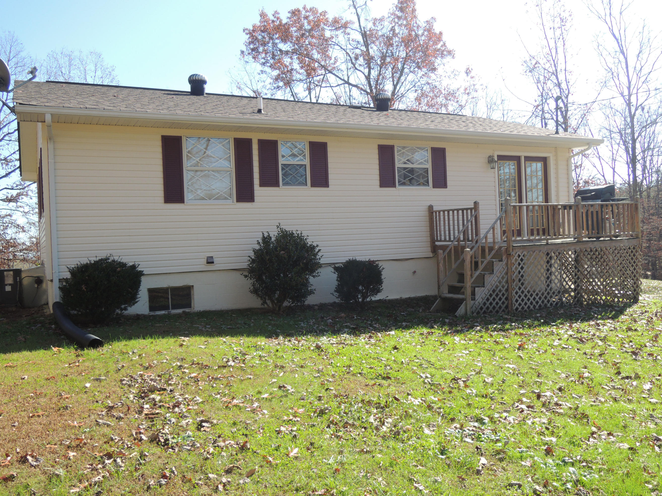 530 Mt Helen Road Allardt, TN 38504 - Photo 3 of 13 Voiles 004