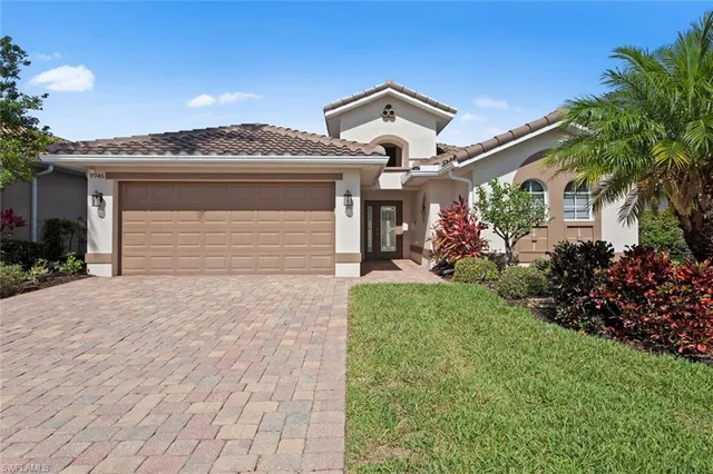 a view of a house with porch and a yard