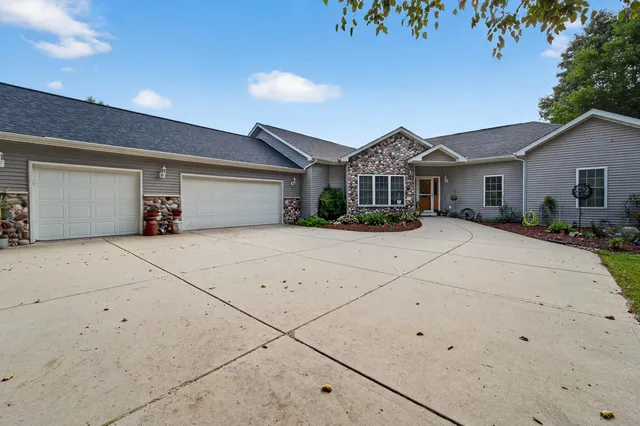 $690,000 | W2691 Zurfluh Road, Albany, WI 53502