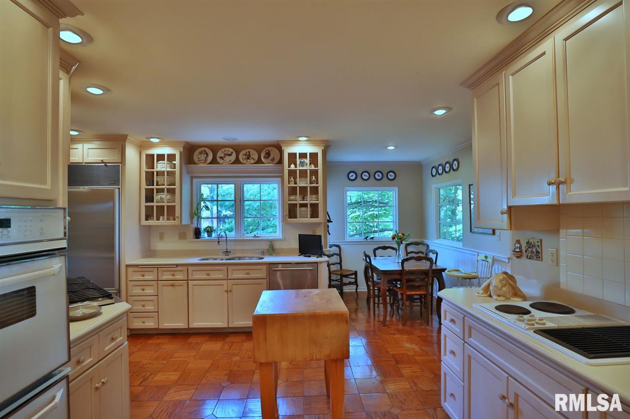 426 East High Point Road Peoria, IL 61614 - Photo 7 of 35 Gallery Image 7