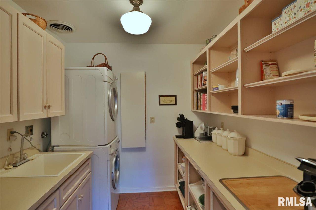 426 East High Point Road Peoria, IL 61614 - Photo 10 of 35 Gallery Image 10