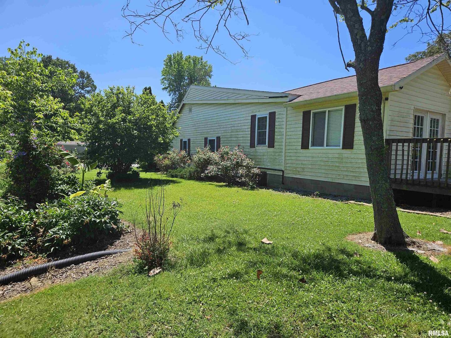 550 South Vienna Road Olmsted, IL 62970 - Photo 10 of 31 a view of a house with a yard
