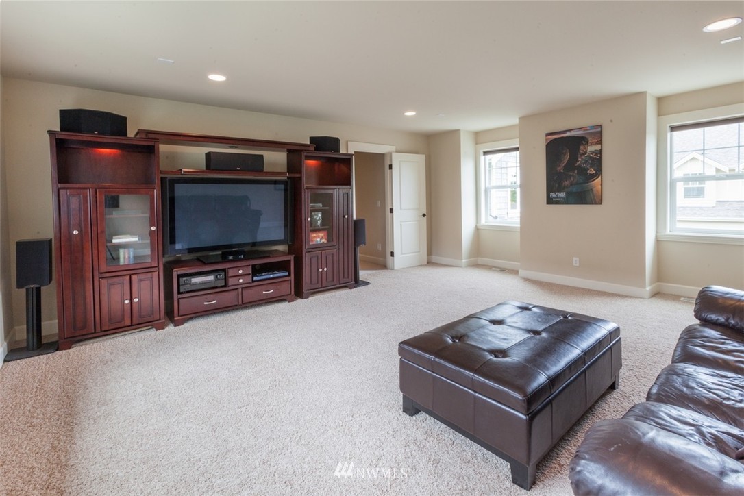 1715 Northeast 18th Place Renton, WA 98056 - Photo 10 of 11 Gallery Image 10