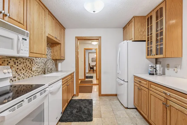 $425,000 | 7250 Lewis Ridge Parkway, Unit 102, Edina, MN 55439