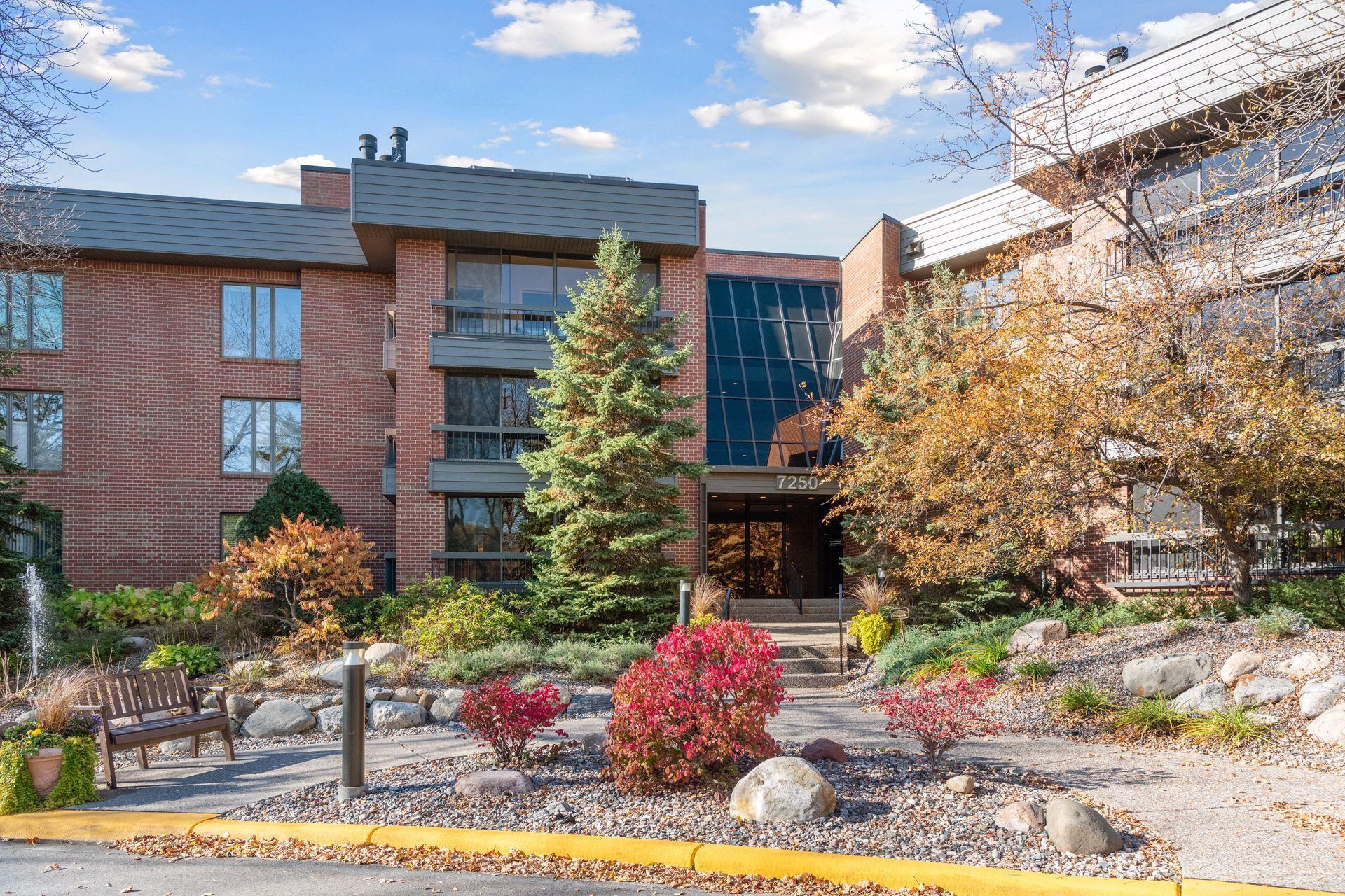 7250 Lewis Ridge Parkway, Unit 102 Edina, MN 55439 - Photo 2 of 69