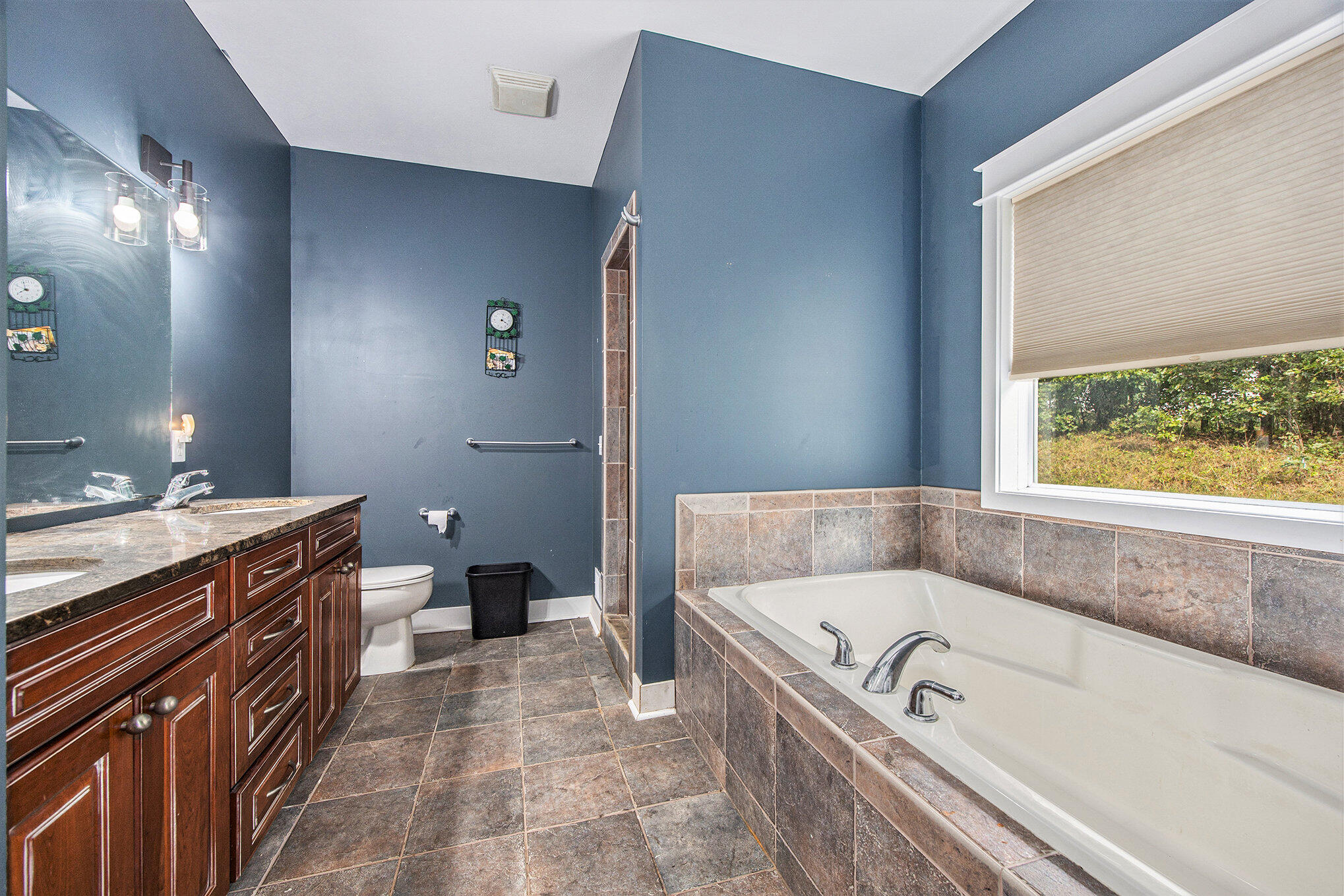 7801 Cascade Road Southeast Grand Rapids, MI 49546 - Photo 13 of 33 012_7801_cascade-32