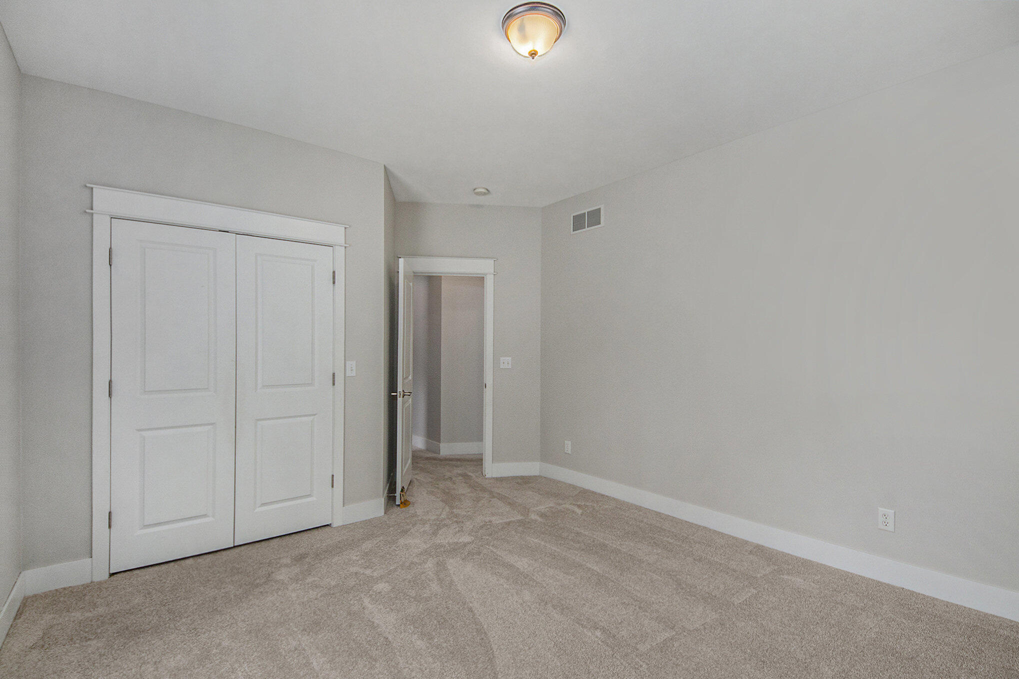 7801 Cascade Road Southeast Grand Rapids, MI 49546 - Photo 15 of 33 010_img_3461__48